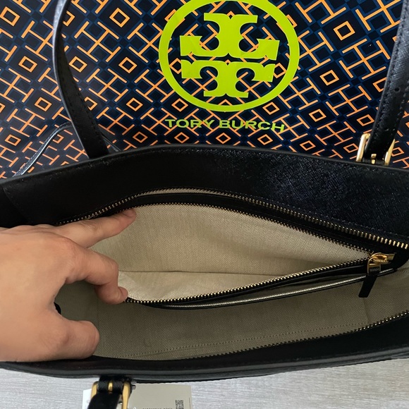 New , Authentic Tory Burch Emerson tote bag - Picture 6 of 14